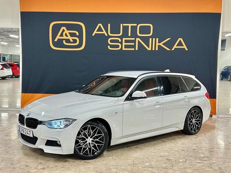Vit Begagnad 2012 BMW 320 M Sport Kombi | 149 900 kr - Bild 1/4