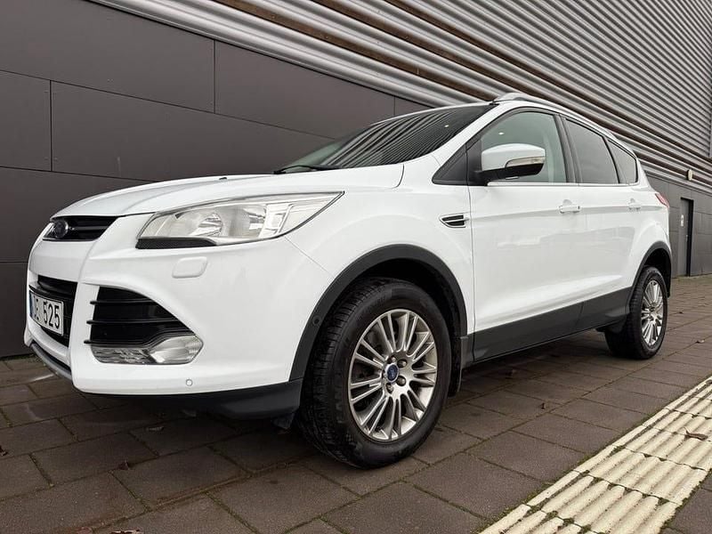 Vit Begagnad 2013 Ford Kuga Titanium SUV | 135 900 kr (Marknadspris) - Bild 1/4