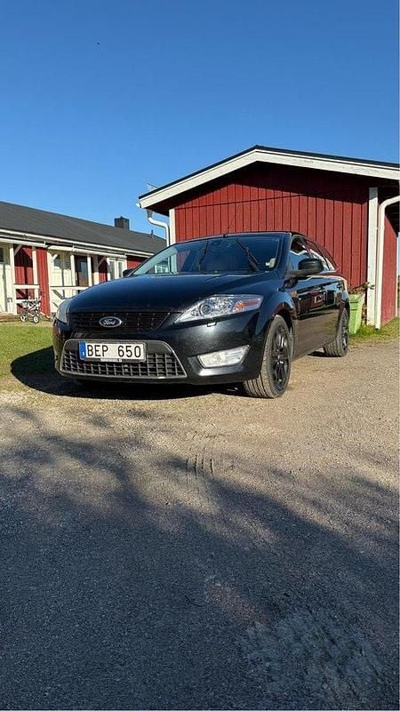 Svart Begagnad 2008 Ford Mondeo Ghia Kombi | 25 000 kr (Marknadspris) - Bild 1/4