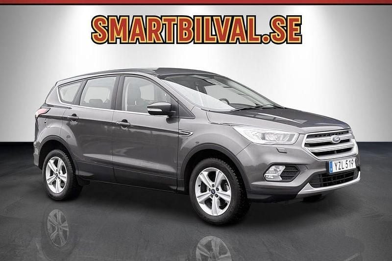 Grå Begagnad 2017 Ford Kuga Titanium SUV | 139 900 kr (Marknadspris) - Bild 1/4