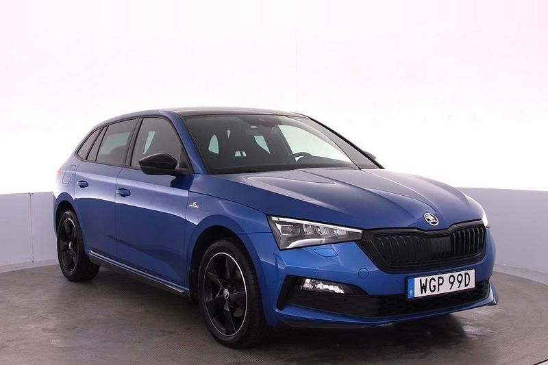 Blå Begagnad 2022 Skoda Scala Monte Carlo Halvkombi | 229 000 kr (Marknadspris) - Bild 1/4