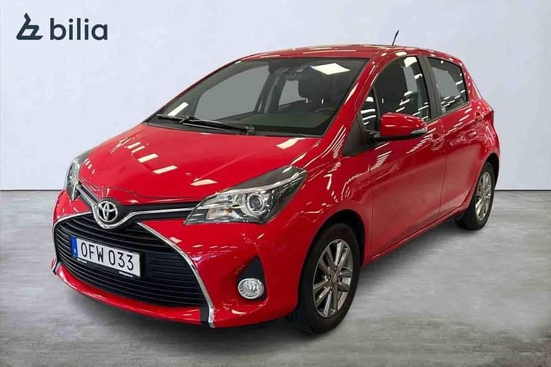 Röd Begagnad 2016 Toyota Yaris Halvkombi | 134 900 kr (Marknadspris) - Bild 1/1