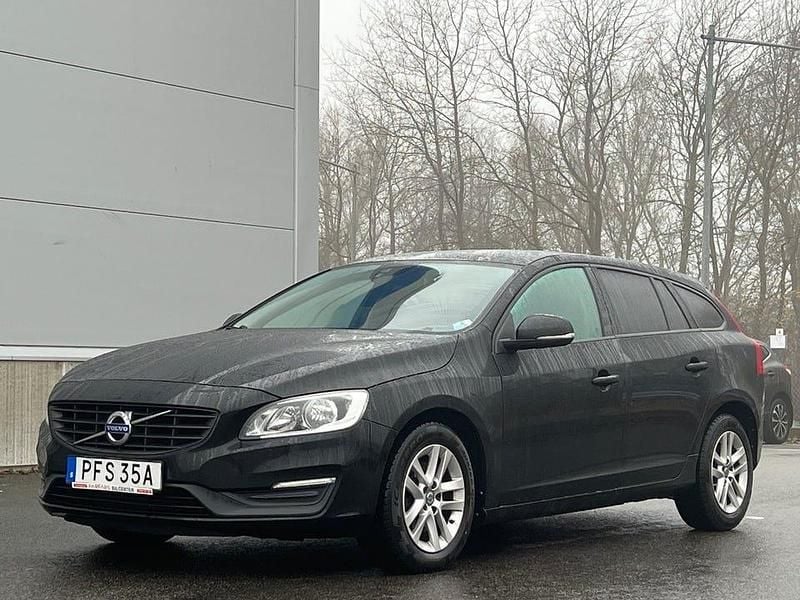 Svart Begagnad 2017 Volvo V60 Kinetic Kombi | 119 900 kr (Bra pris) - Bild 1/4