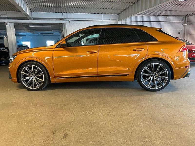 Orange Begagnad 2020 Audi SQ8 Design SUV | 799 900 kr - Bild 1/4