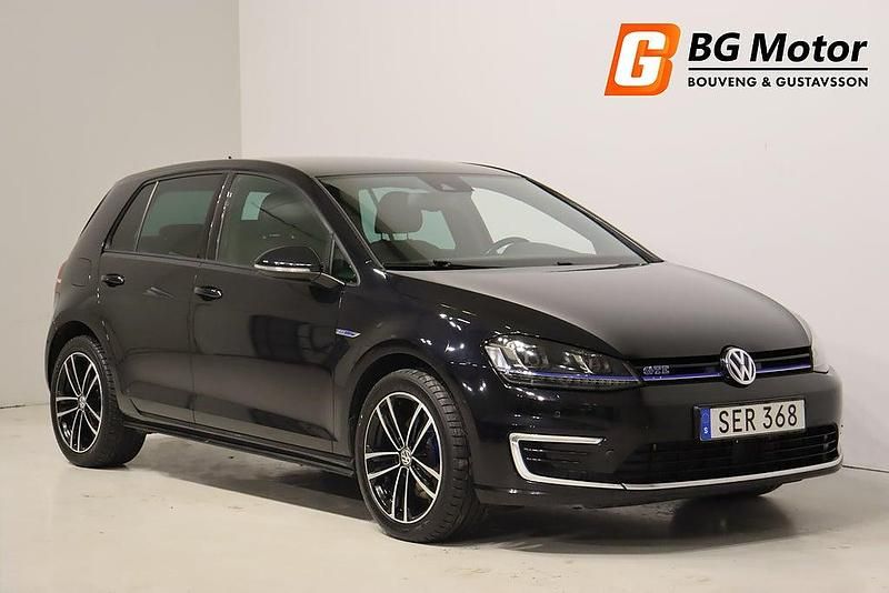 Svart Begagnad 2016 VW Golf VII GTE Halvkombi | 169 900 kr (Marknadspris) - Bild 1/4
