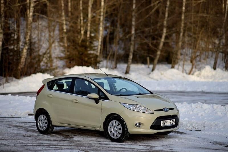 Begagnad Ford Fiesta 82 HK (60 kW) 2009 Metallic Halvkombi