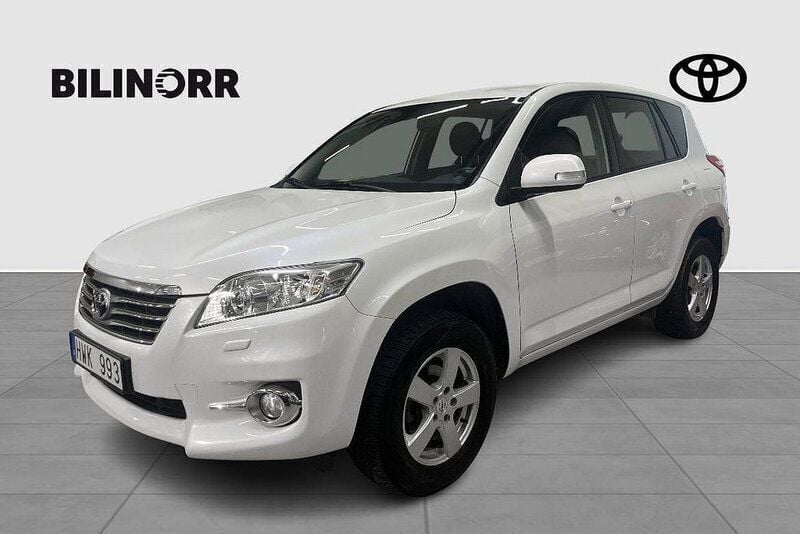 Vit Begagnad 2011 Toyota RAV4 SUV | 119 400 kr (Bra pris) - Bild 1/4