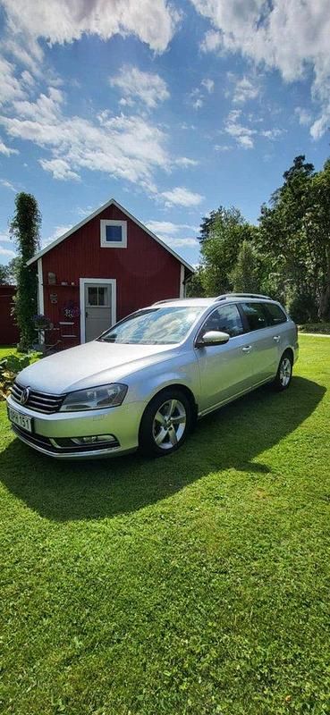 Silver Begagnad 2013 VW Passat Kombi | 50 000 kr (Marknadspris) - Bild 1/4