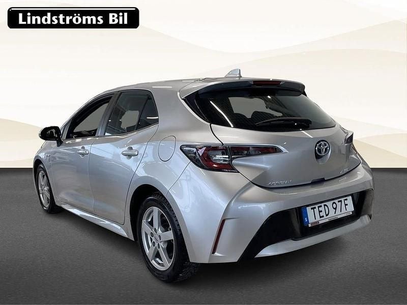 Begagnad Toyota Corolla Hybrid Active 124 HK (91 kW) 2021 Silver