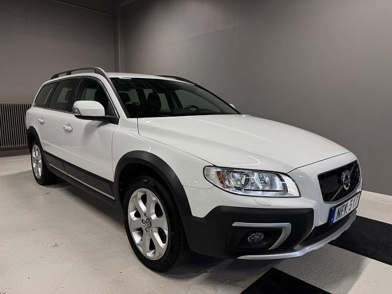 Vit Begagnad 2016 Volvo XC70 Standard SUV | 289 900 kr (Dyr) - Bild 1/4
