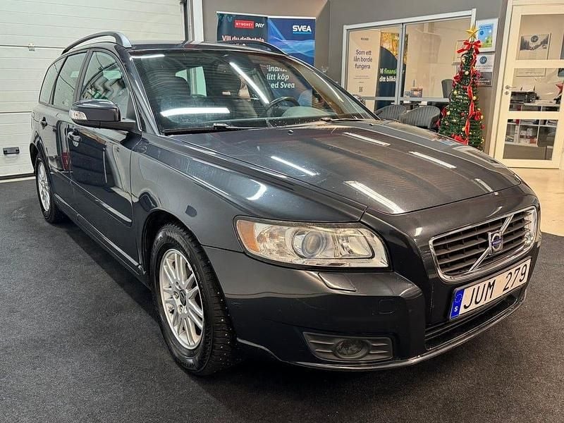 Begagnad Volvo V50 Momentum 125 HK (91 kW) 2009 Grå Kombi