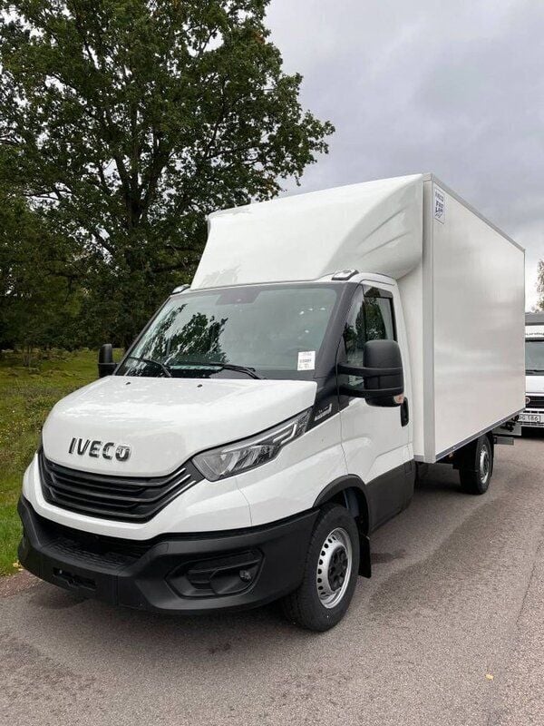 Vit Begagnad 2023 Iveco Daily Van | 648 750 kr - Bild 1/4