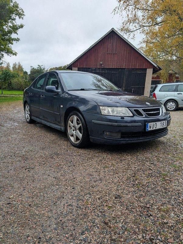 Grå Begagnad 2005 Saab 9-3 Linear Sedan | 8 000 kr (Superpris) - Bild 1/4