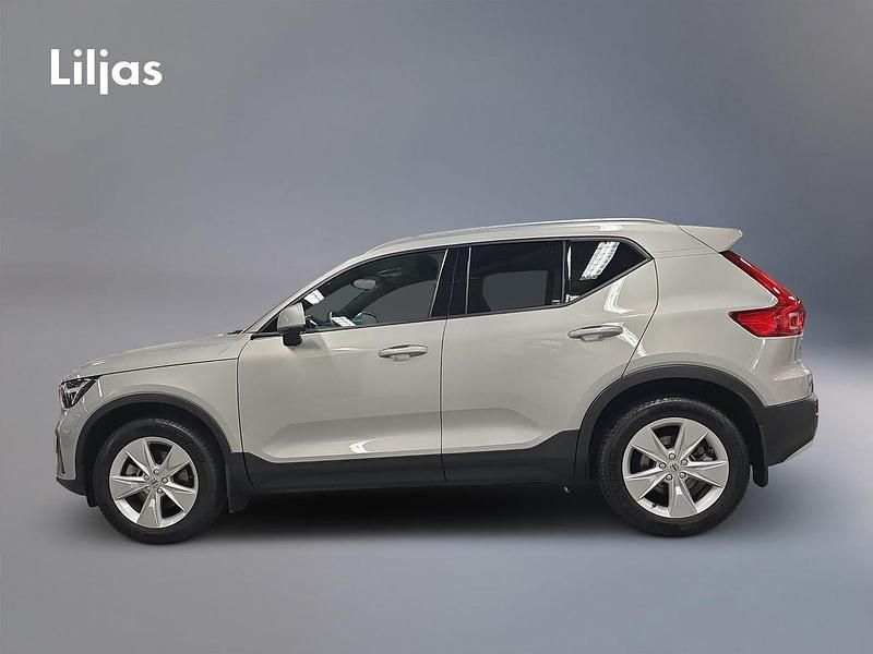Begagnad Volvo XC40 Core 197 HK (144 kW) 2024 Silver SUV