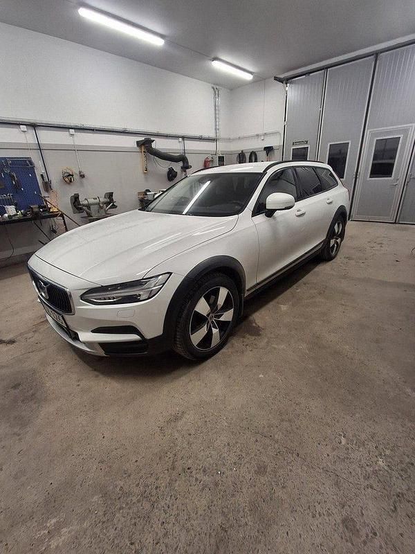 Begagnad 2018 Volvo V90 CC Kombi | 180 000 kr (Superpris) - Bild 1/4
