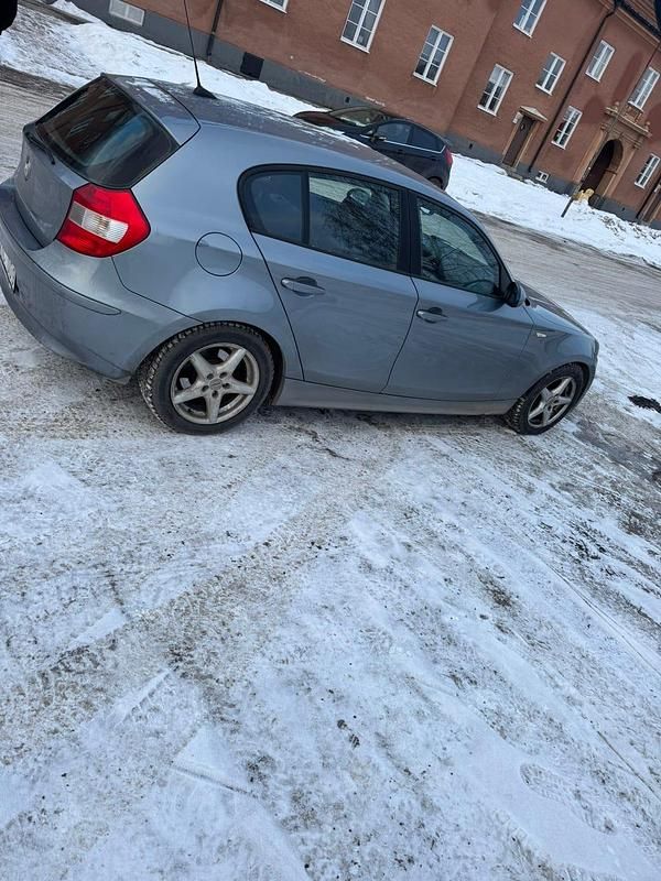 Begagnad BMW 118 129 HK (94 kW) 2006 Halvkombi
