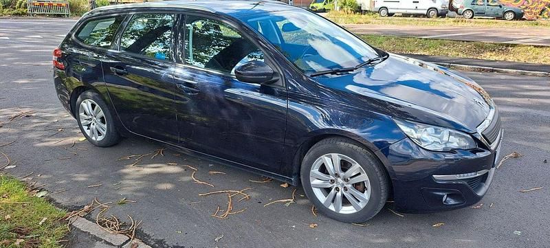 Mörkblå (blå) Begagnad 2016 Peugeot 308 Active Kombi | 49 500 kr (Superpris) - Bild 1/4