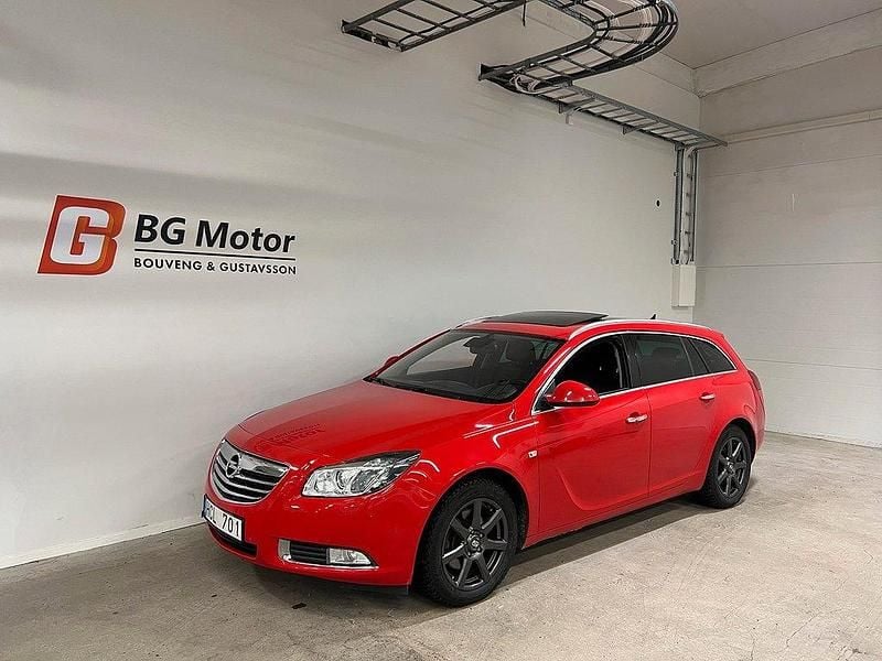 Röd Begagnad 2013 Opel Insignia Cosmo Kombi | 49 900 kr (Marknadspris) - Bild 1/4