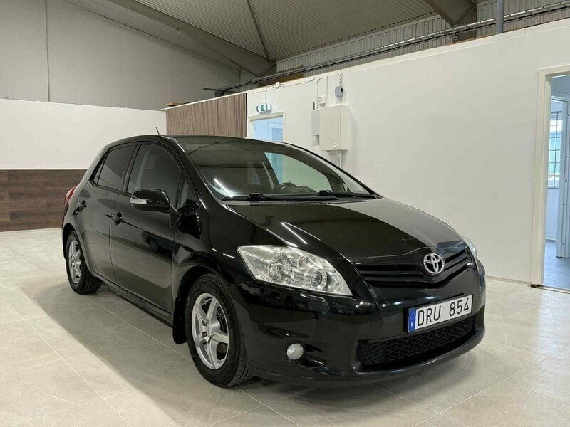 Svart Begagnad 2011 Toyota Auris Plus Halvkombi | 49 900 kr (Marknadspris) - Bild 1/4