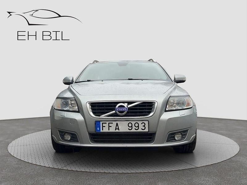 Begagnad Volvo V50 Momentum 116 HK (85 kW) 2012 Silver Kombi
