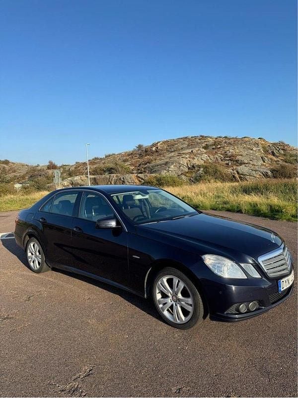 Blå Begagnad 2010 Mercedes E350 Sedan | 79 000 kr (Lite dyr) - Bild 1/4