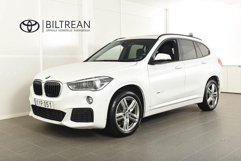 Vit Begagnad 2017 BMW X1 M Sport SUV | 238 900 kr (Marknadspris) - Bild 1/4