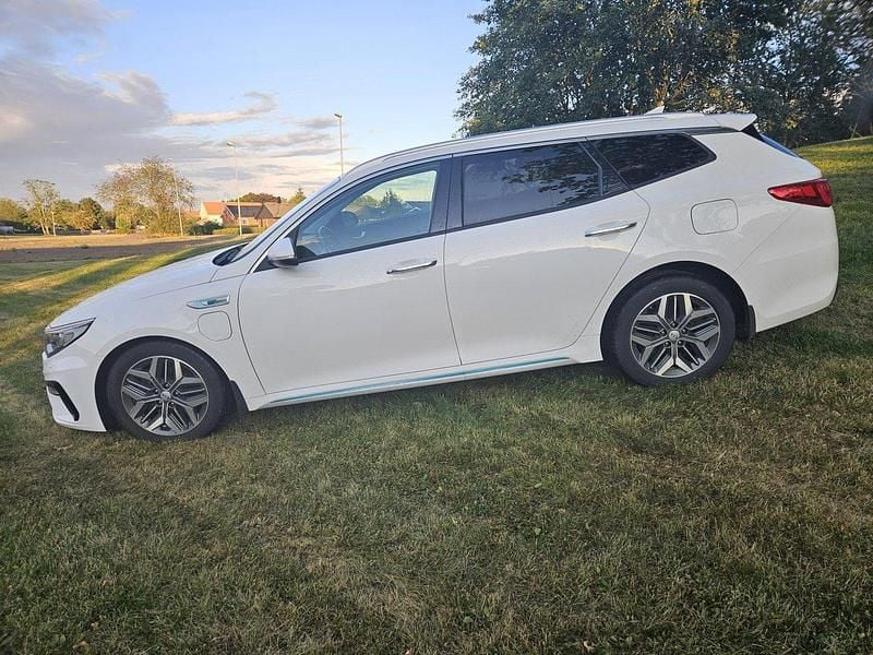 Vit Begagnad 2020 Kia Optima Hybrid Advance Sedan | 179 900 kr (Marknadspris) - Bild 1/4