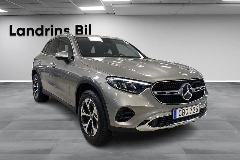 Begagnad Mercedes GLC300 Avantgarde 313 HK (230 kW) 2023 Silver SUV