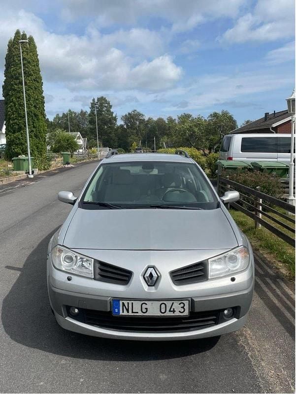 Grå Begagnad 2007 Renault Mégane GrandTour Kombi | 10 000 kr (Marknadspris) - Bild 1/4