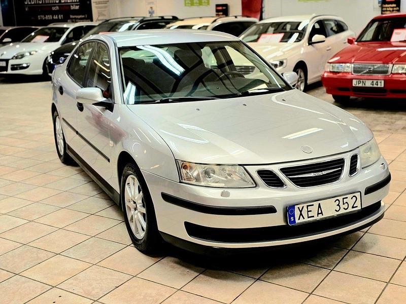 Ljusgrå Begagnad 2005 Saab 9-3 Linear Sedan | 84 900 kr (Dyr) - Bild 1/4