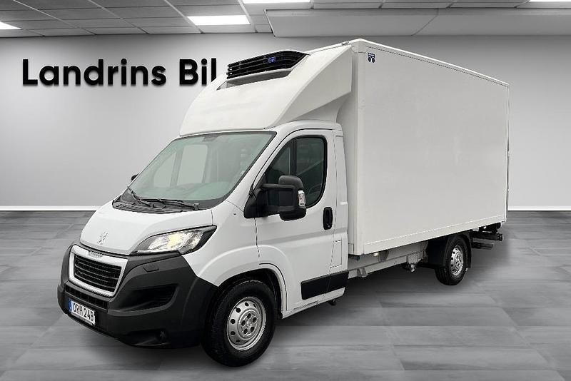 Vit (vit icy) Begagnad 2022 Peugeot Boxer Van | 324 875 kr - Bild 1/4