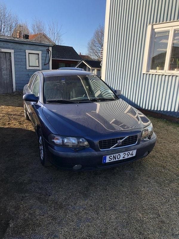 Blå Begagnad 2001 Volvo S60 Business Edition Sedan | 16 000 kr (Lite dyr) - Bild 1/1