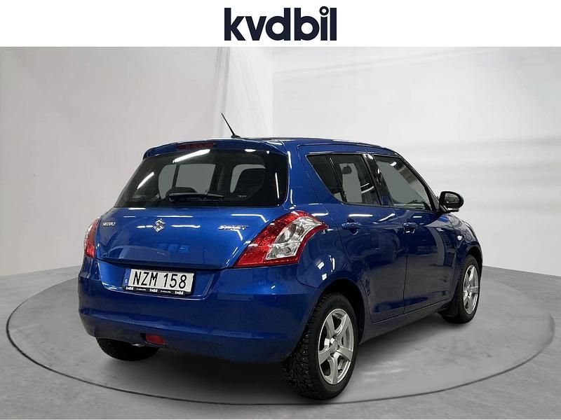 Begagnad Suzuki Swift 94 HK (69 kW) 2016 Blå Halvkombi