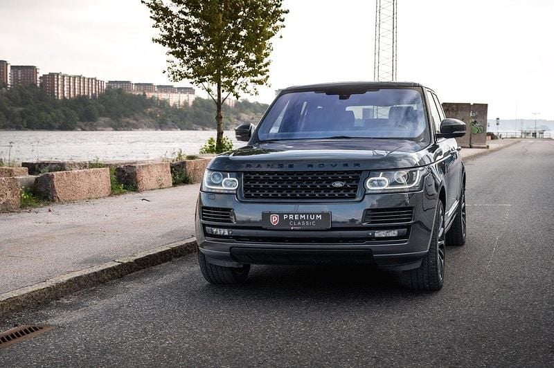 Grå Begagnad 2014 Land Rover Range Rover Autobiography SUV | 449 000 kr (Marknadspris) - Bild 1/4