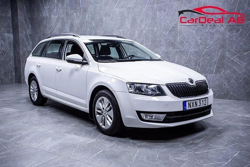 Vit Begagnad 2013 Skoda Octavia Ambition Halvkombi | 84 800 kr (Marknadspris) - Bild 1/4