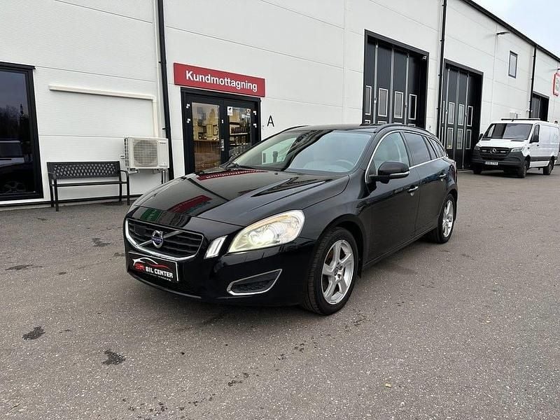 Begagnad Volvo V60 Momentum 116 HK (85 kW) 2012 Svart Kombi