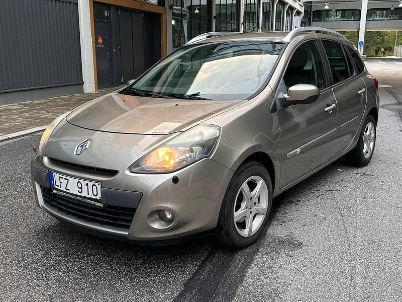 Brun Begagnad 2011 Renault Clio GrandTour Kombi | 30 000 kr (Bra pris) - Bild 1/4
