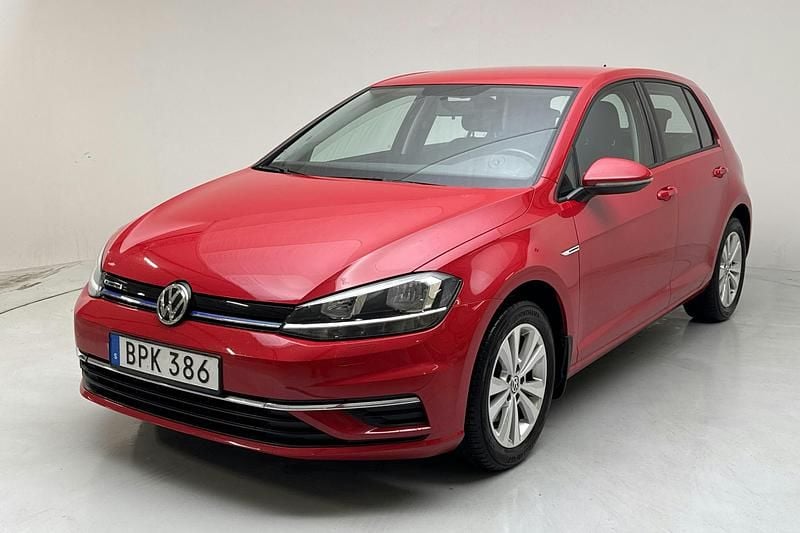Röd Begagnad 2018 VW Golf VII | 139 000 kr (Marknadspris) - Bild 1/4