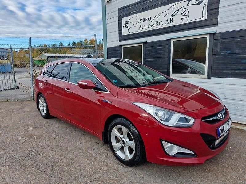 Röd Begagnad 2011 Hyundai i40 Kombi | 54 900 kr - Bild 1/4