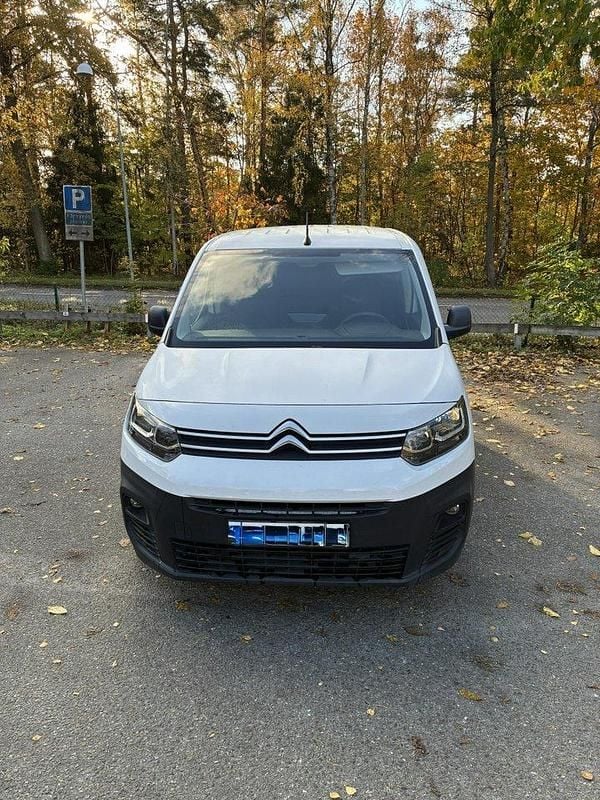 Vit Begagnad 2019 Citroën Berlingo Propack Edition Minibuss | 115 000 kr (Bra pris) - Bild 1/4