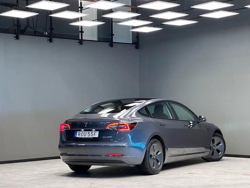 Begagnad Tesla Model 3 Long Range AWD 366 kW (498 HK) 2021 Grå Sedan