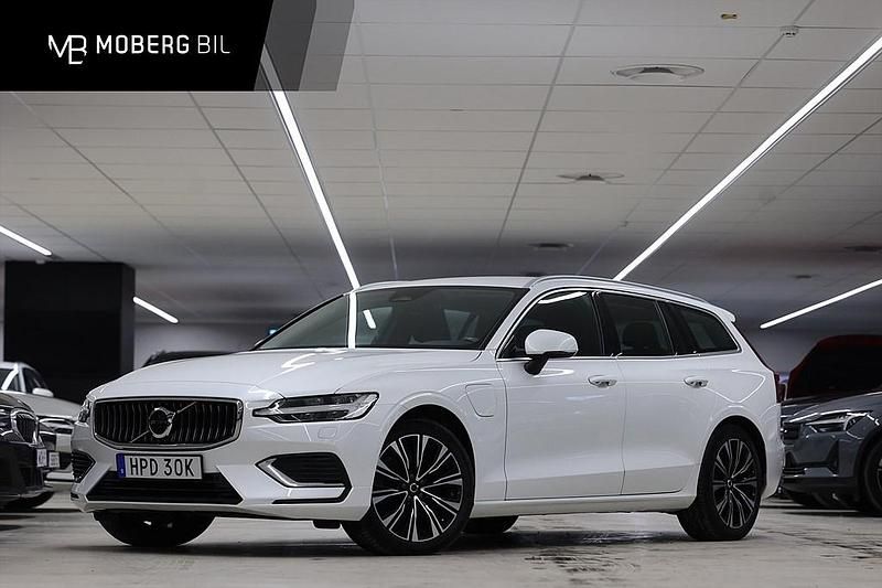 Vit Begagnad 2023 Volvo V60 Kombi | 369 900 kr (Marknadspris) - Bild 1/3