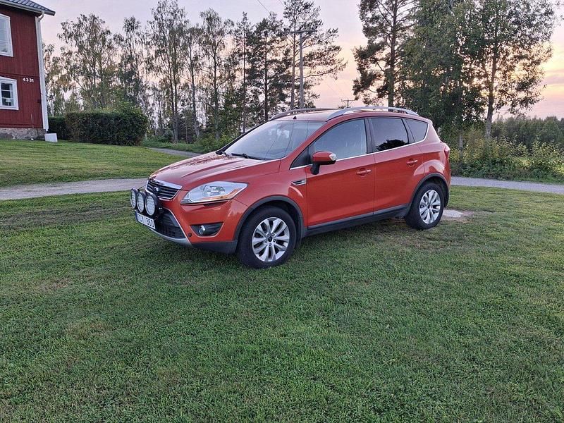 Röd Begagnad 2011 Ford Kuga SUV | 65 000 kr (Marknadspris) - Bild 1/4