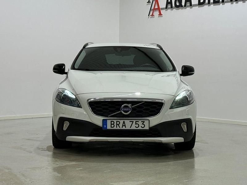 Begagnad Volvo V40 CC Momentum 150 HK (110 kW) 2014 Vit Kombi