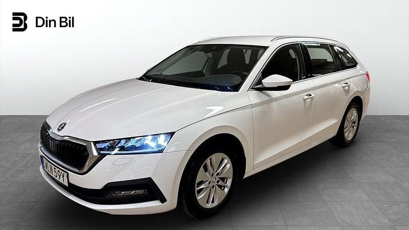 Vit Begagnad 2021 Skoda Octavia Ambition Kombi | 239 900 kr (Marknadspris) - Bild 1/4