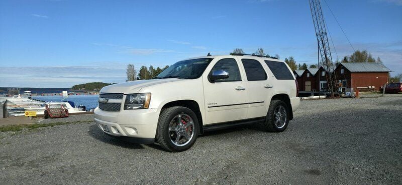 Vit Begagnad 2011 Chevrolet Tahoe SUV | 199 000 kr - Bild 1/4