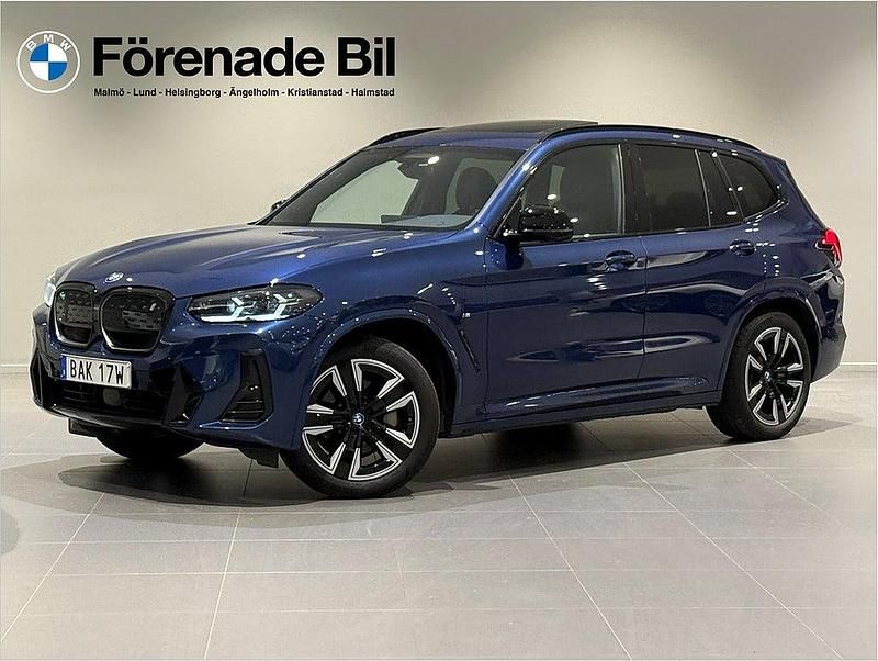 Blå Begagnad 2022 BMW iX3 M Sport SUV | 429 000 kr (Marknadspris) - Bild 1/4