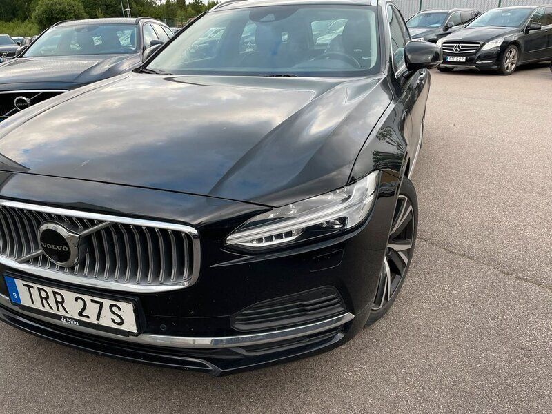 Svart Begagnad 2021 Volvo V90 Inscription Kombi | 319 000 kr (Bra pris) - Bild 1/2