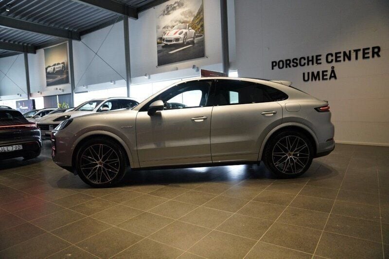 Begagnad Porsche Cayenne 471 HK (346 kW) 2024 Silver SUV