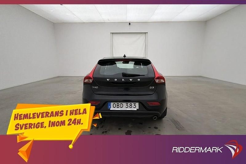 Begagnad Volvo V40 Momentum 150 HK (110 kW) 2016 Svart Halvkombi